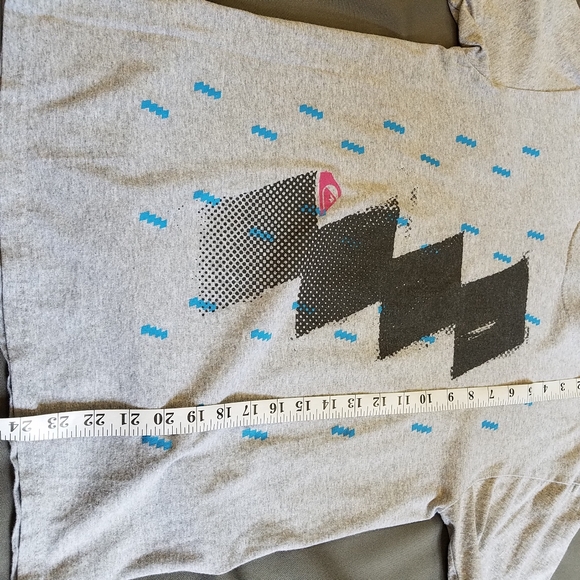 Quicksilver abstract graphic tee size small gray - Picture 4 of 6